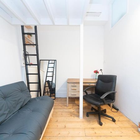 Pass The Keys Rustic And Quirky Flat In Charming Charlton Village Londra Exterior foto