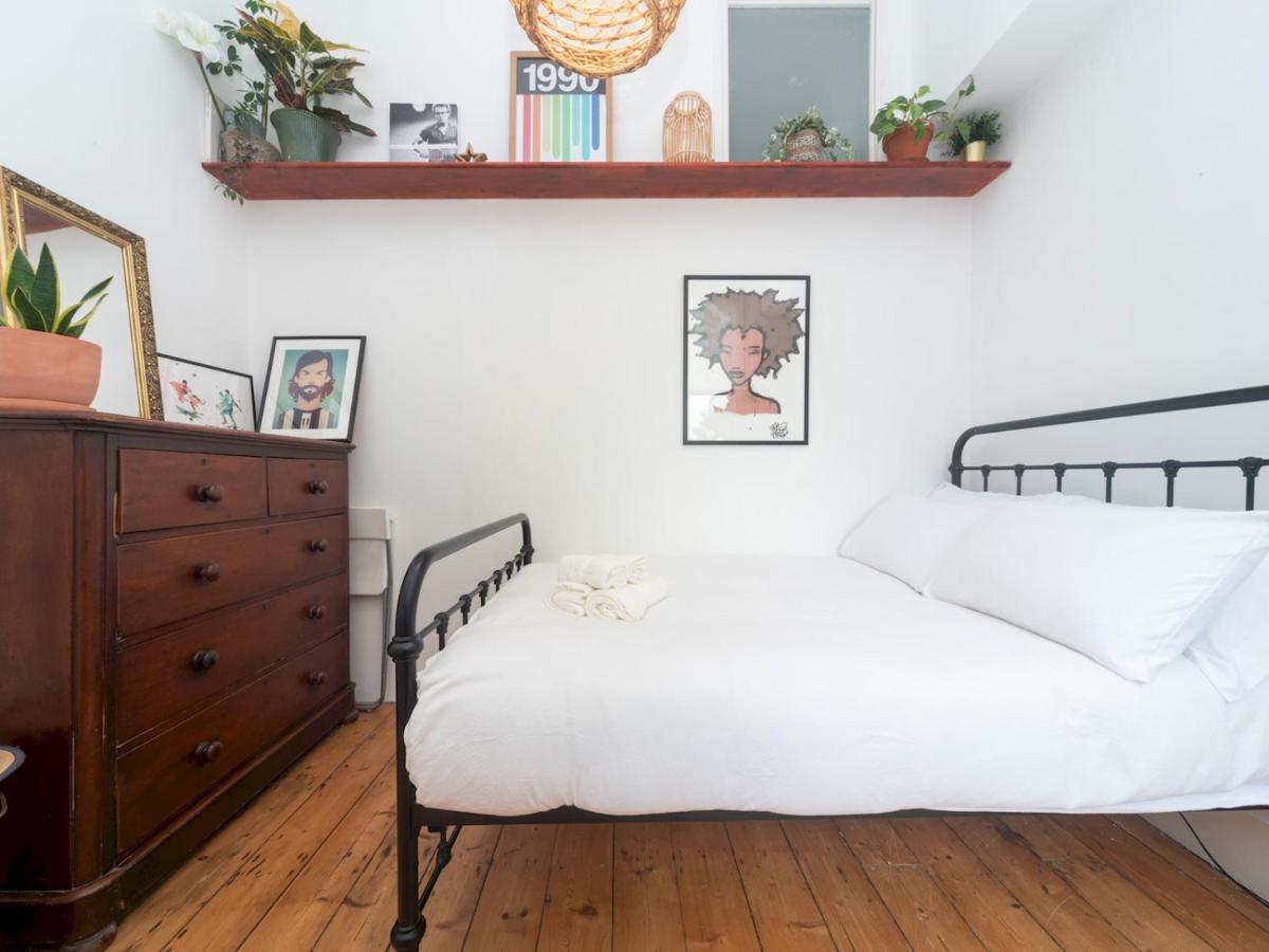 Pass The Keys Rustic And Quirky Flat In Charming Charlton Village Londra Exterior foto