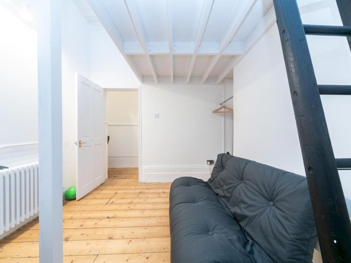 Pass The Keys Rustic And Quirky Flat In Charming Charlton Village Londra Exterior foto