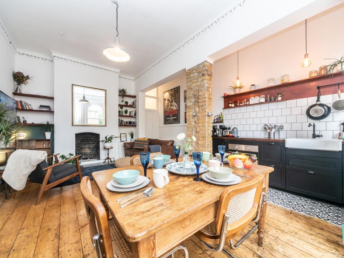 Pass The Keys Rustic And Quirky Flat In Charming Charlton Village Londra Exterior foto