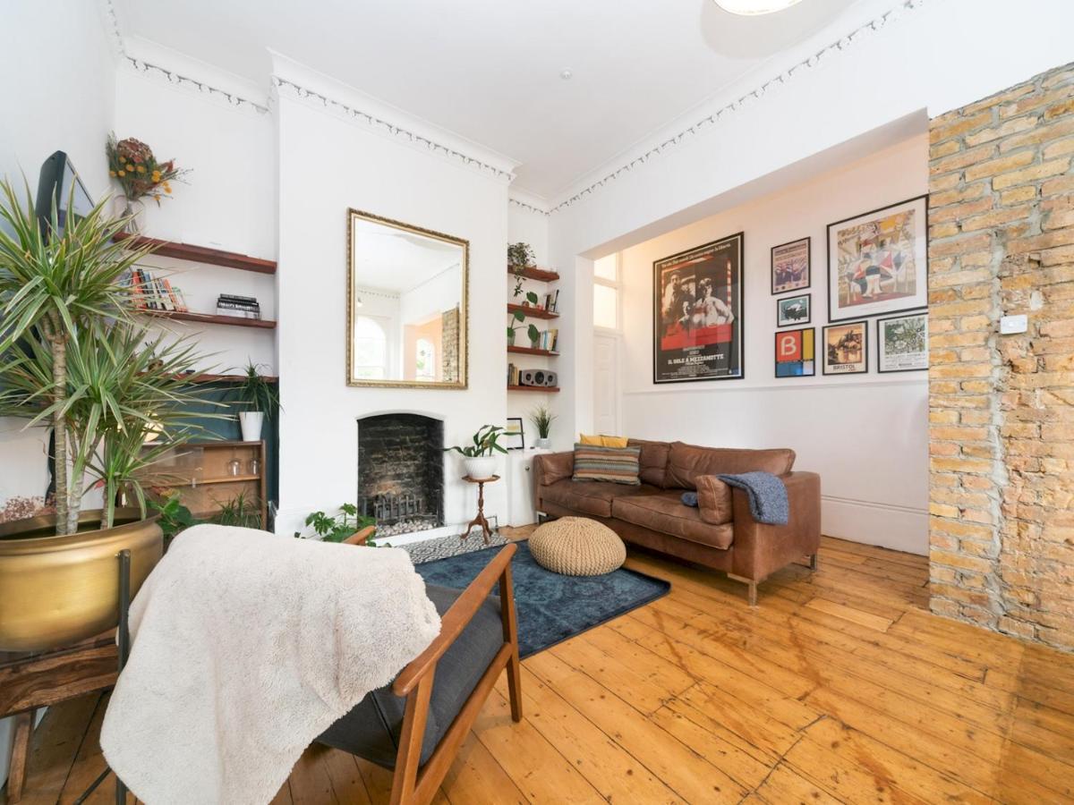 Pass The Keys Rustic And Quirky Flat In Charming Charlton Village Londra Exterior foto