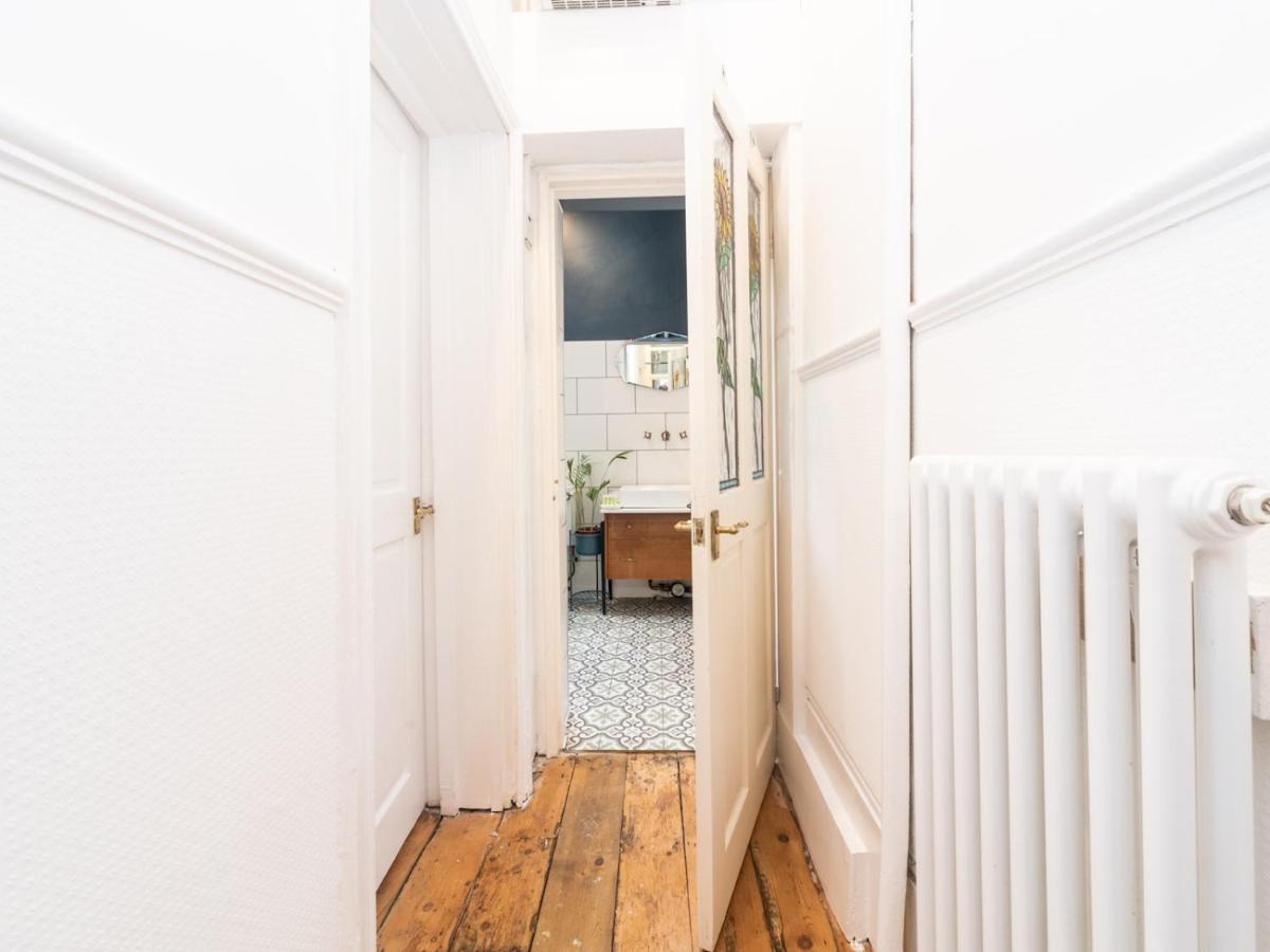 Pass The Keys Rustic And Quirky Flat In Charming Charlton Village Londra Exterior foto