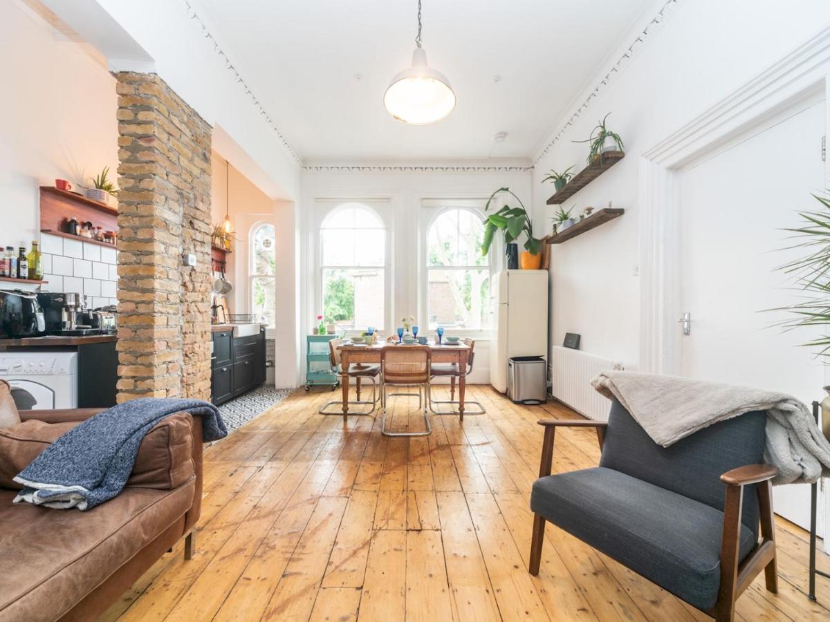 Pass The Keys Rustic And Quirky Flat In Charming Charlton Village Londra Exterior foto
