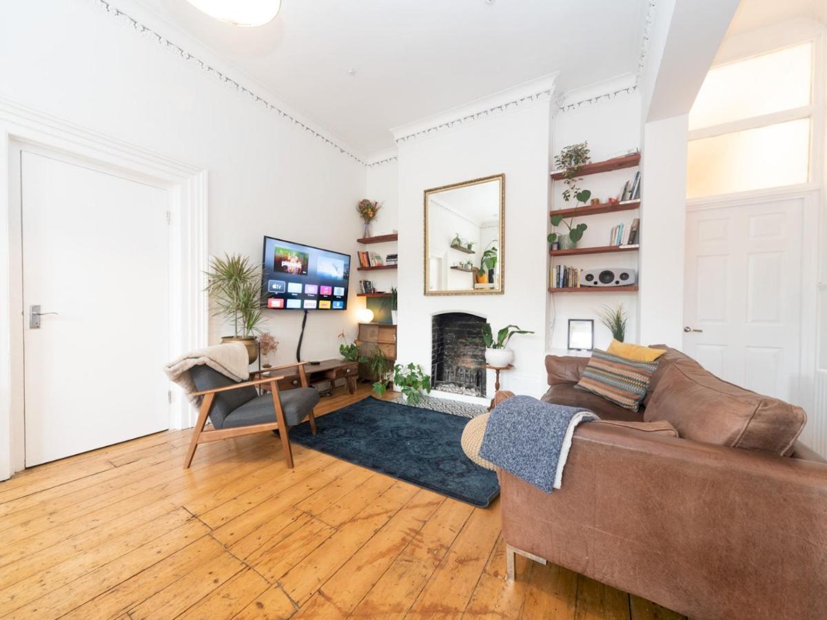 Pass The Keys Rustic And Quirky Flat In Charming Charlton Village Londra Exterior foto