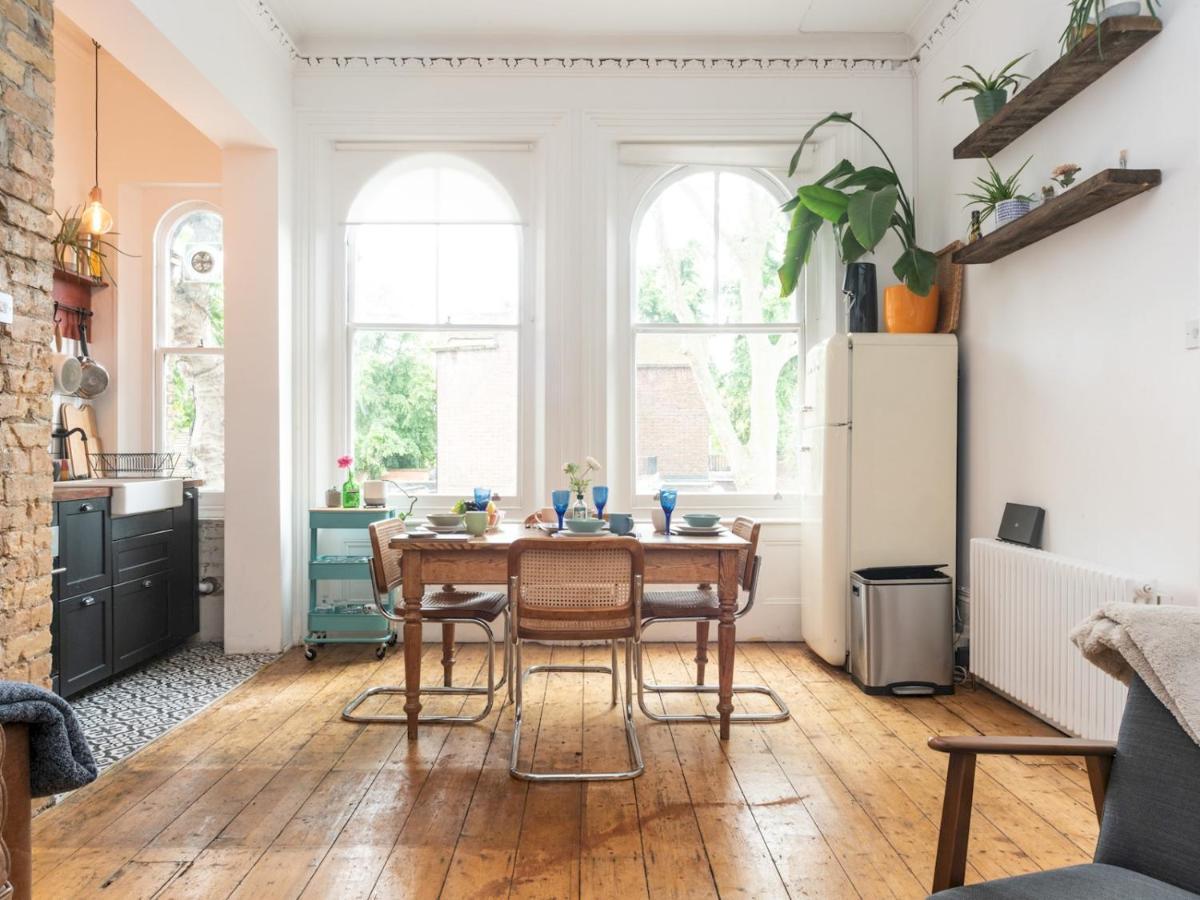 Pass The Keys Rustic And Quirky Flat In Charming Charlton Village Londra Exterior foto
