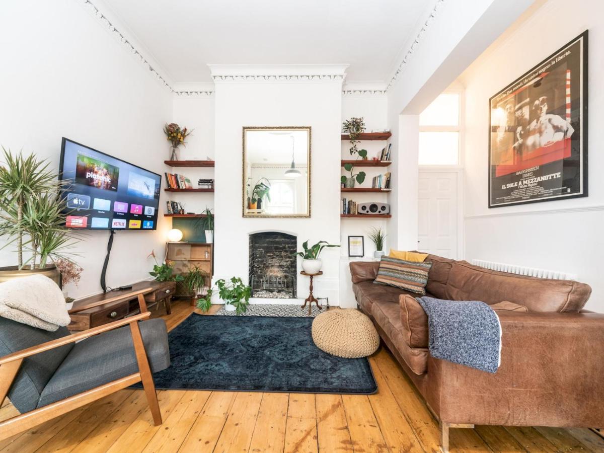Pass The Keys Rustic And Quirky Flat In Charming Charlton Village Londra Exterior foto