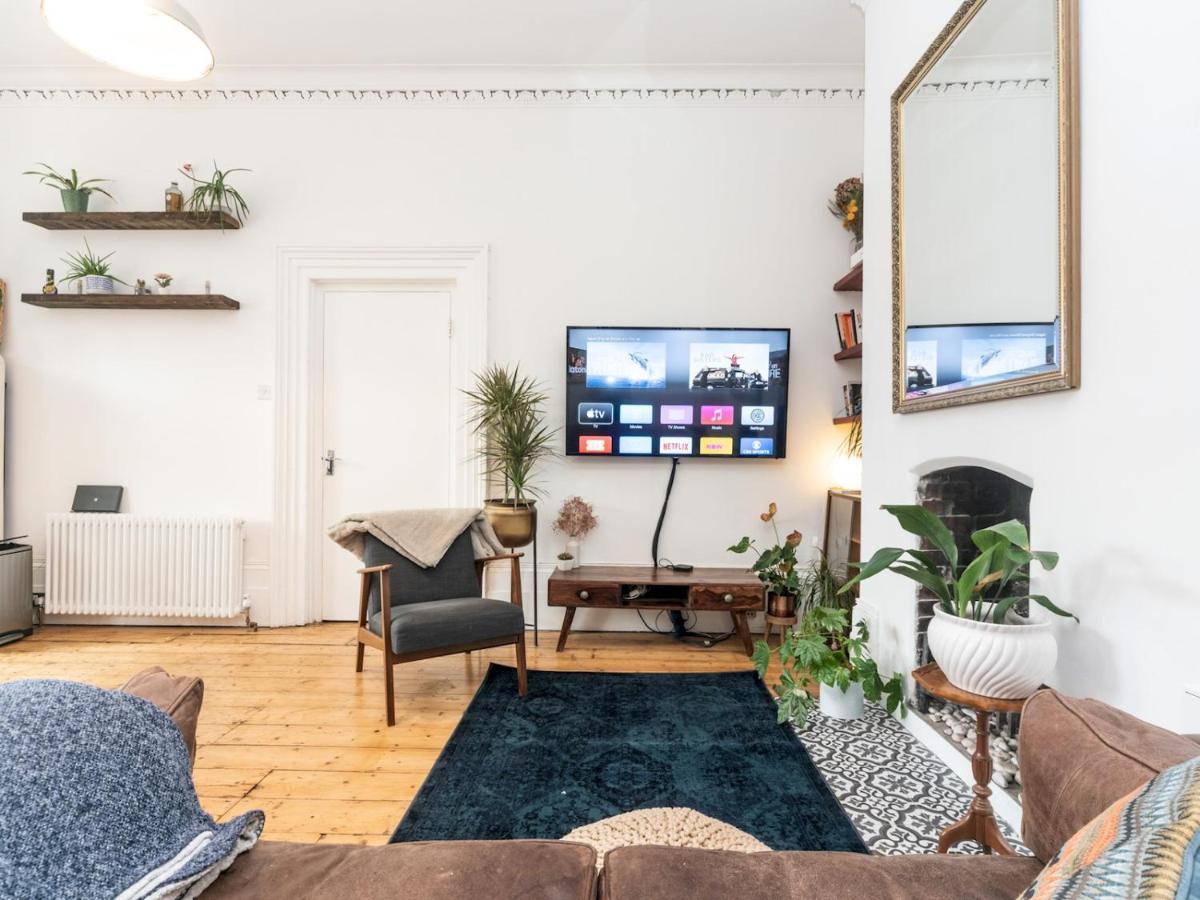 Pass The Keys Rustic And Quirky Flat In Charming Charlton Village Londra Exterior foto