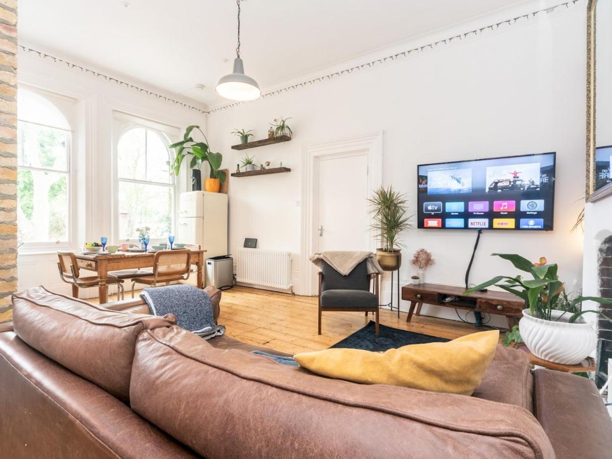 Pass The Keys Rustic And Quirky Flat In Charming Charlton Village Londra Exterior foto