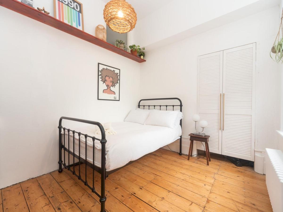 Pass The Keys Rustic And Quirky Flat In Charming Charlton Village Londra Exterior foto