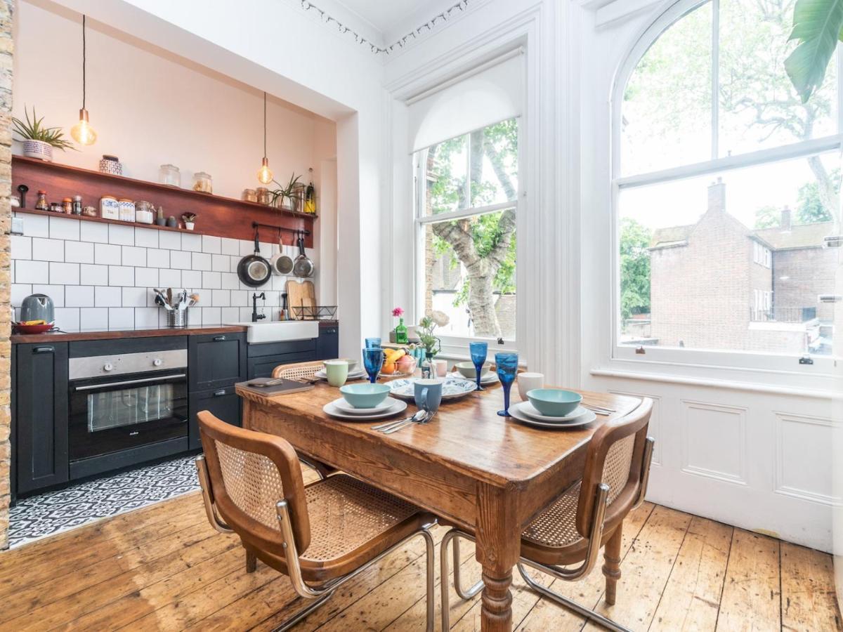 Pass The Keys Rustic And Quirky Flat In Charming Charlton Village Londra Exterior foto