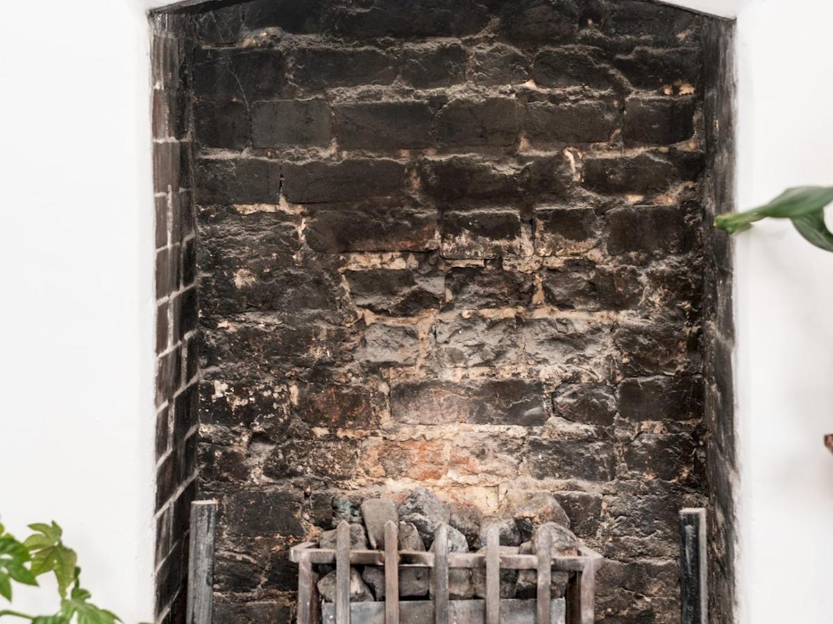 Pass The Keys Rustic And Quirky Flat In Charming Charlton Village Londra Exterior foto