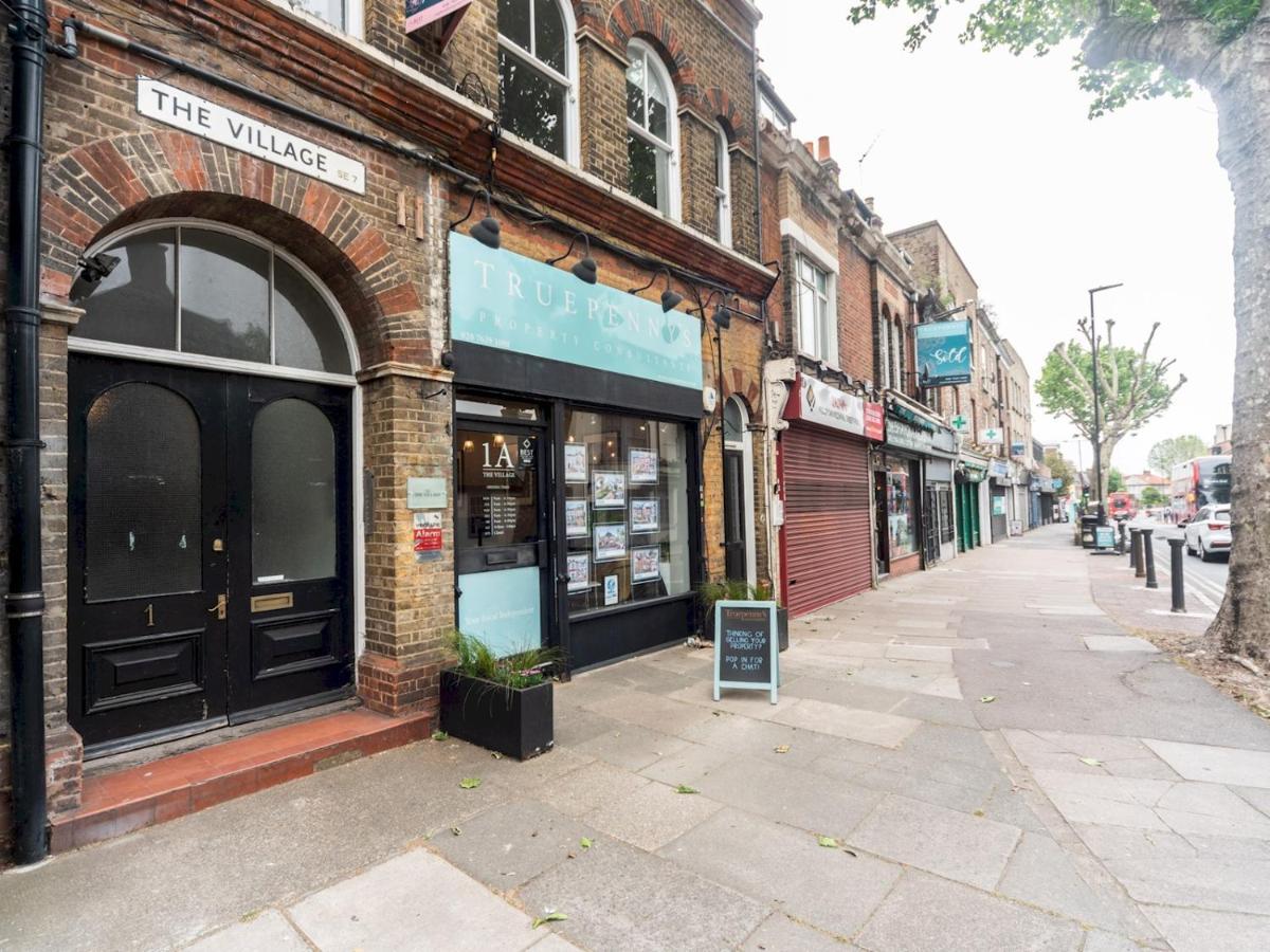 Pass The Keys Rustic And Quirky Flat In Charming Charlton Village Londra Exterior foto