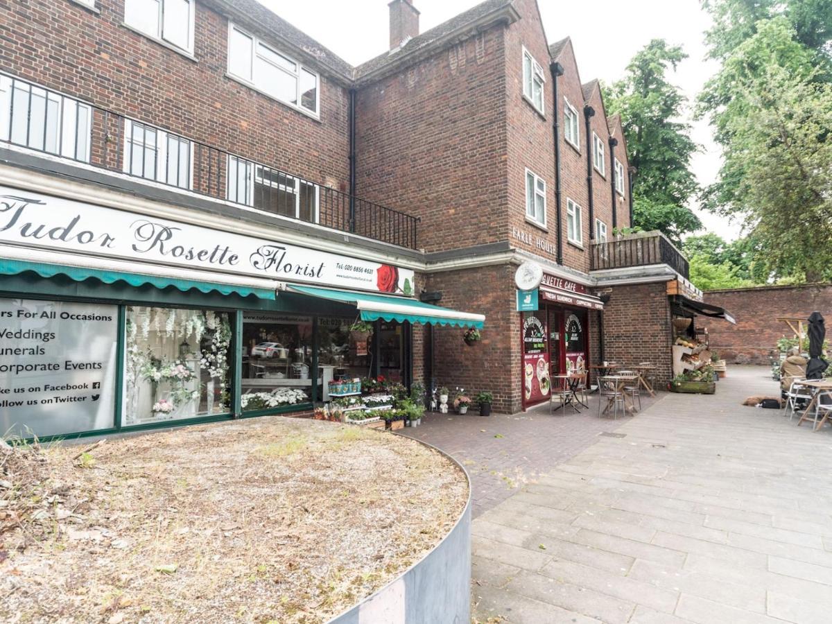 Pass The Keys Rustic And Quirky Flat In Charming Charlton Village Londra Exterior foto
