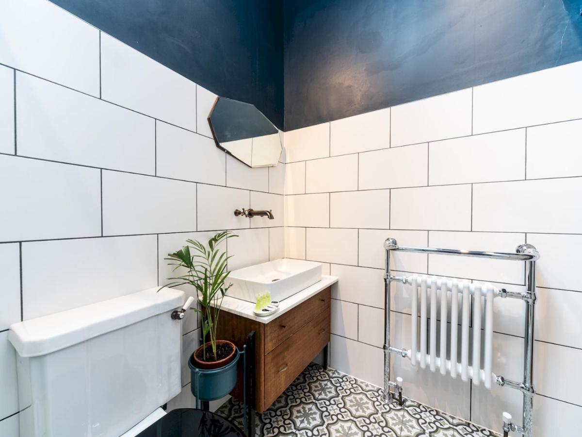 Pass The Keys Rustic And Quirky Flat In Charming Charlton Village Londra Exterior foto