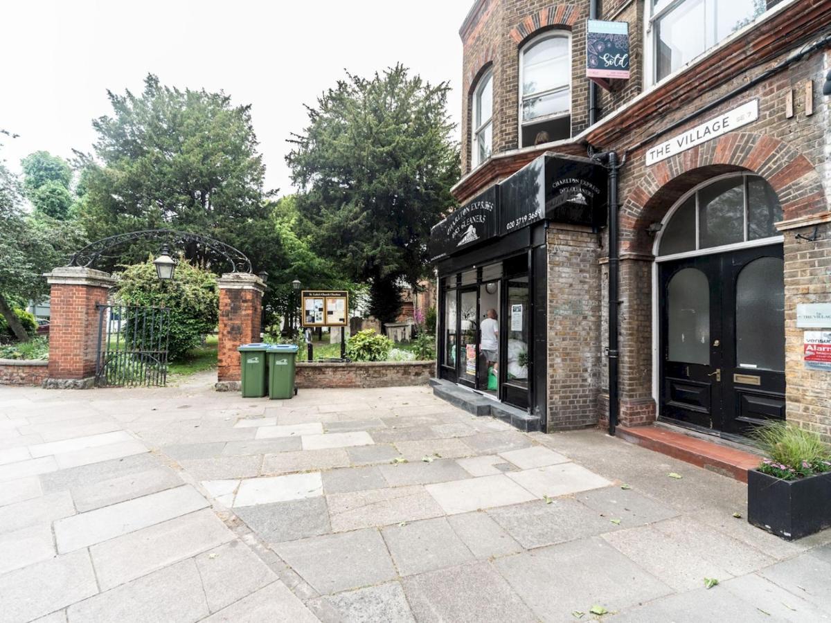 Pass The Keys Rustic And Quirky Flat In Charming Charlton Village Londra Exterior foto