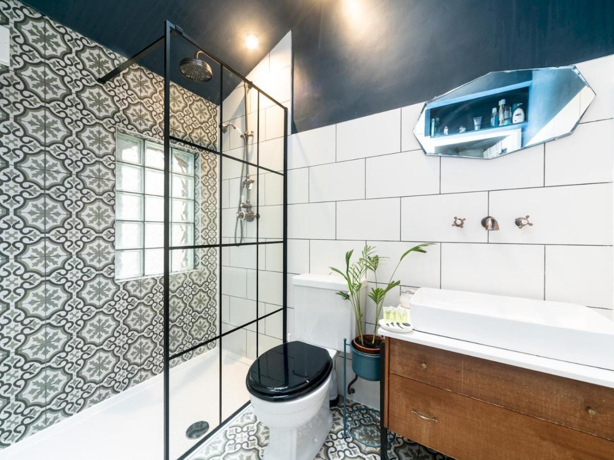 Pass The Keys Rustic And Quirky Flat In Charming Charlton Village Londra Exterior foto