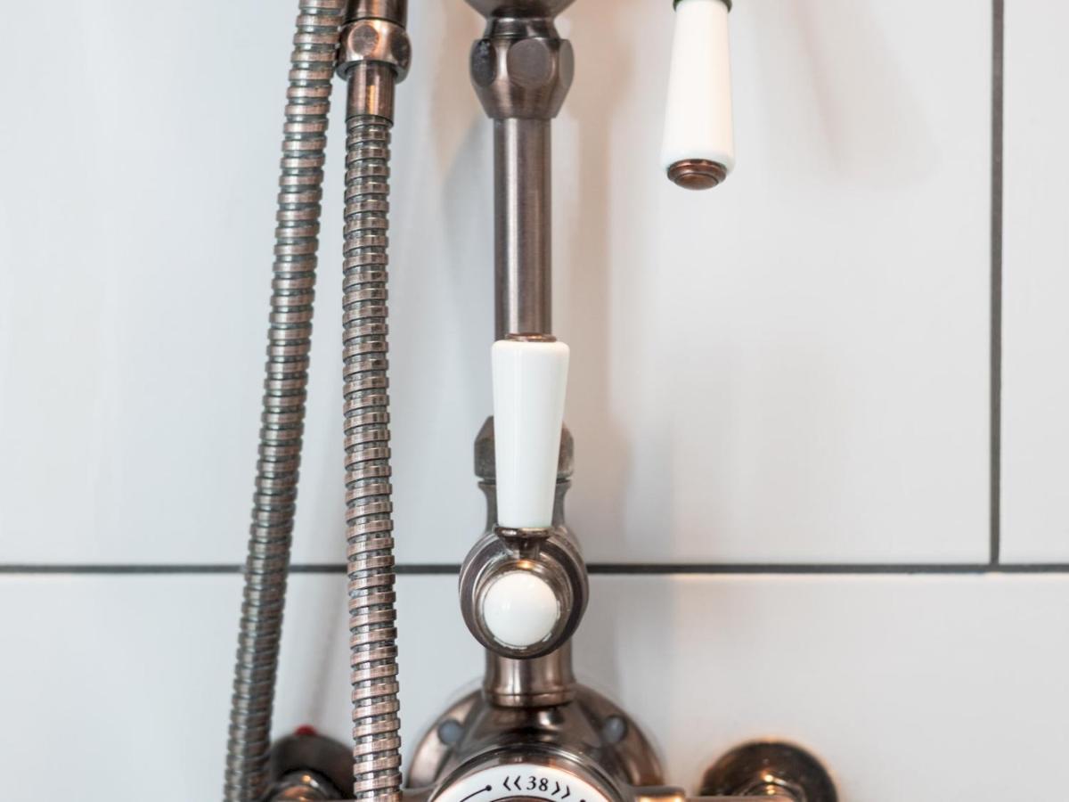 Pass The Keys Rustic And Quirky Flat In Charming Charlton Village Londra Exterior foto